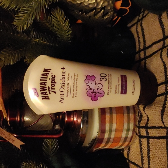 Hawaiian Tropic SPF Bundle - Picture 3 of 4